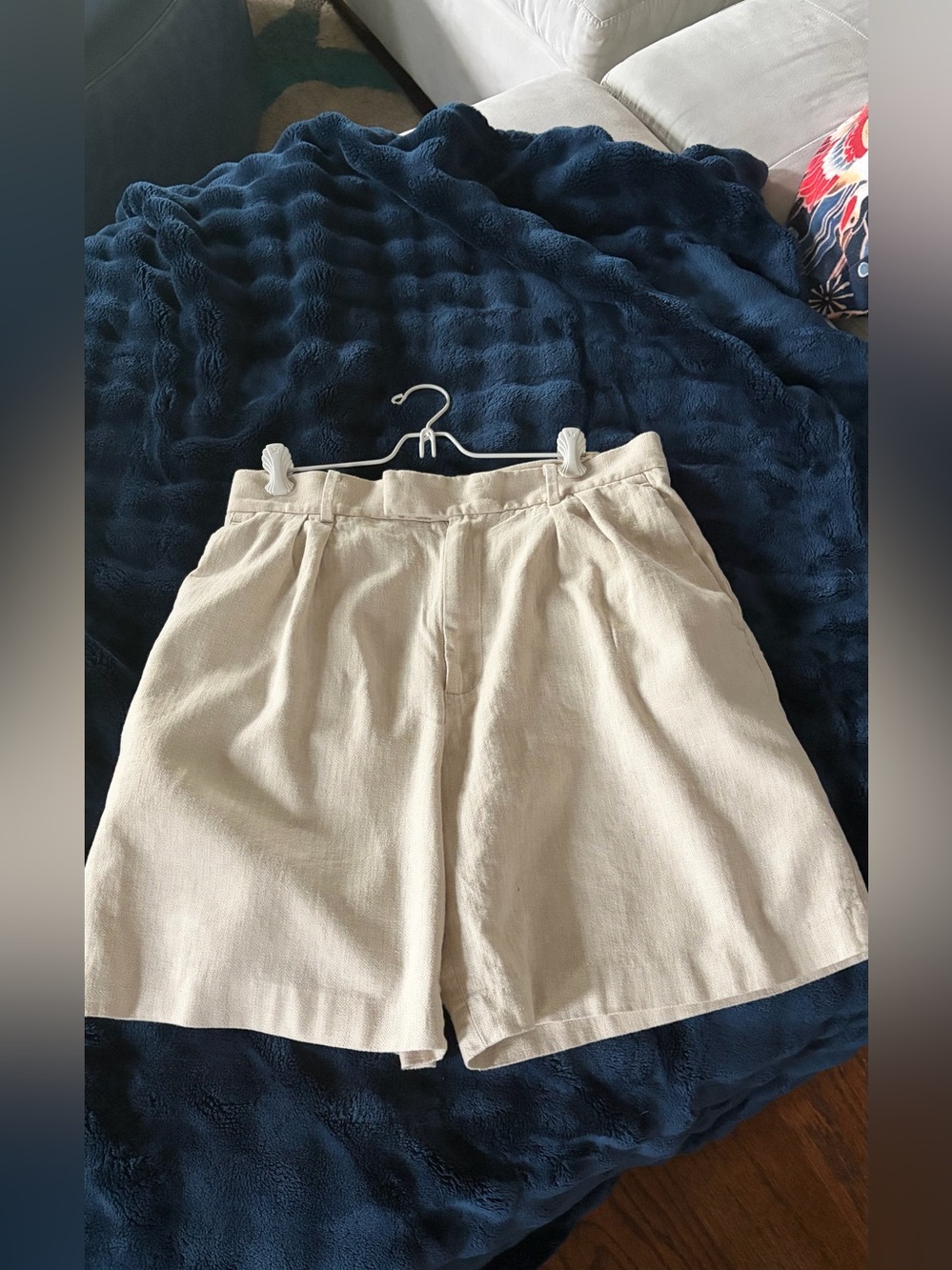 Banana Republic Cream Linen-Blend Bermuda Shorts 10